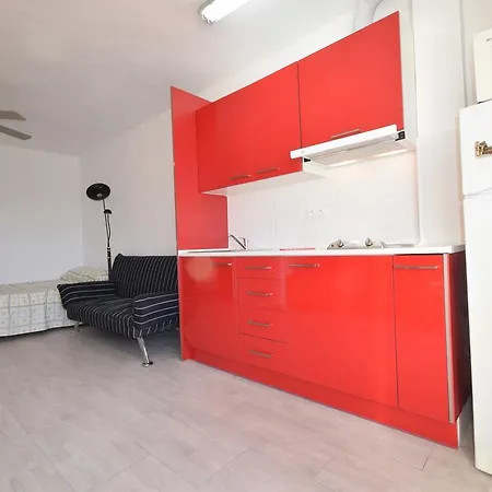 Beach Red Ventura